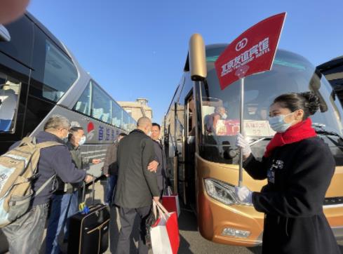 住川全国政协委员抵京 参加全国政协十四届一次会议