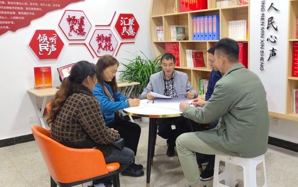 当好幸福庙岗的“当家人”